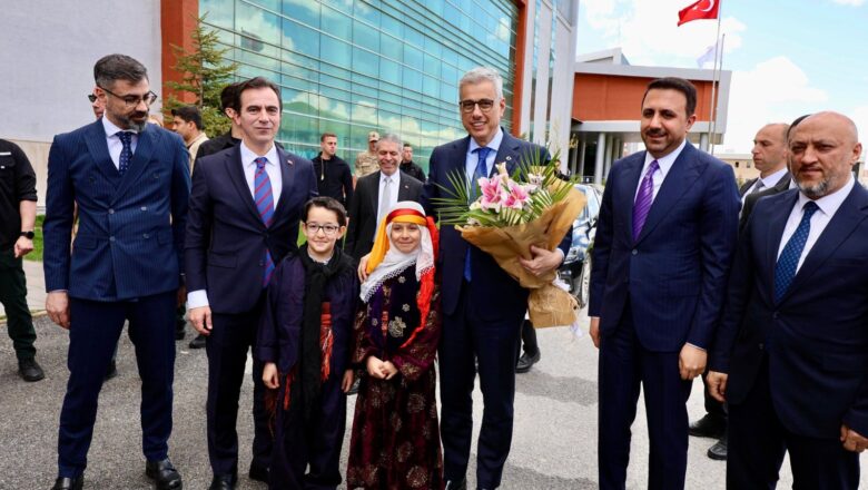  Sağlık Bakanı Memişoğlu Bitlis’te Sağlık Yatırımlarını İnceledi
