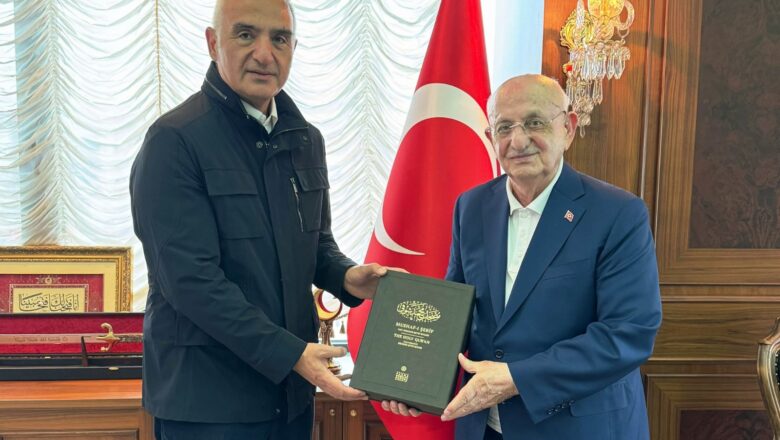  Bakan Ersoy’dan İsmail Kahraman’a Nezaket Ziyareti