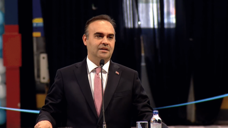 Bakan Kacır Bursa’da Yeni Nesil Otomobilin Banttan İnme Törenine Katıldı