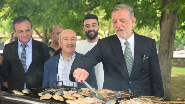  Bursa Balık Festivali’ne Yoğun İlgi: 3 Bin Balık Ekmek İkram Edildi