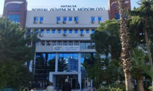 Antalya’da SGK İl Müdürü’nün de Aralarında Bulunduğu 3 Şüpheli Rüşvet Soruşturmasında Tutuklandı