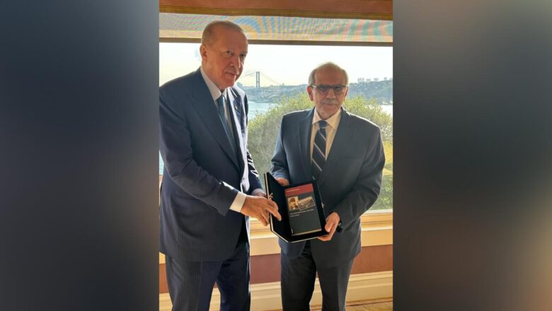  Cumhurbaşkanı Erdoğan’dan Lübnan Başbakanı’na Anlamlı Hediye