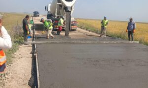 Kars’ta Kırsalda Yol Çalışmaları Aralıksız Sürüyor