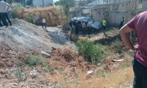 Erciş’te hafif ticari kamyonet takla attı: 4 yaralı