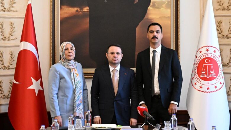  Adalet Bakanı Akın Gürlek Muhsin Yazıcıoğlu’nun Ailesini Kabul Etti