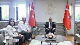 Bakan Uraloğlu Acılı Aileyi Bakanlıkta Kabul Etti