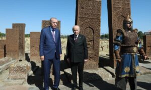 Cumhurbaşkanı Erdoğan Tarihi Selçuklu Meydan Mezarlığı’nı Ziyaret Etti