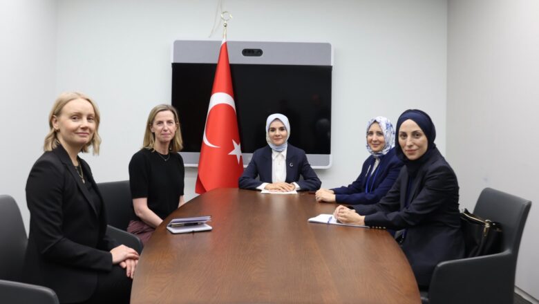  Bakan Göktaş İle Youtube Yöneticisi Miller Bir Araya Geldi