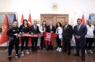 Milli Savunma Bakanı Yaşar Güler Yüksekova Spor Kadın Futbol Takımını Kabul Etti