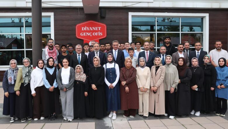  Diyanet İşleri Başkanı Safi Arpaguş Erzurum’da Gençlerle Buluştu