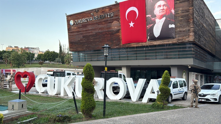 Adana’da Çukurova Belediyesi Soruşturmasında İki Başkan Tutuklandı