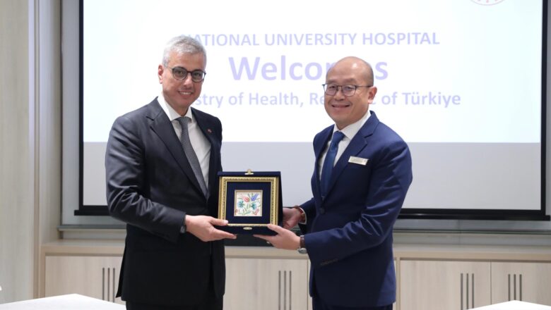  Sağlık Bakanı Memişoğlu Singapur Ulusal Üniversite Hastanesi’ni İnceledi