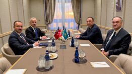 Ulaştırma ve Altyapı Bakanı Uraloğlu Kazak Heyetle Görüştü