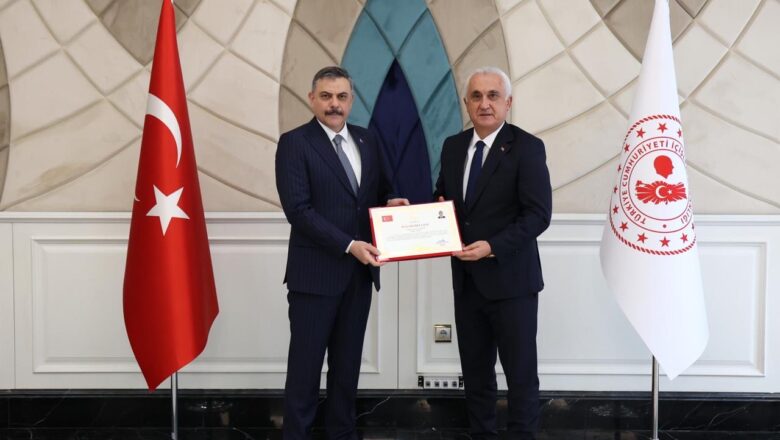 İçişleri Bakanı Mustafa Çiftçi 17 Mülki İdare Amirini Başarı Belgesiyle Ödüllendirdi