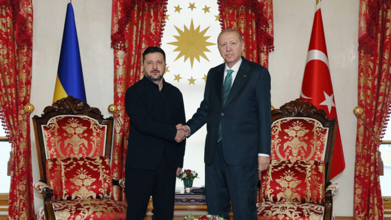  Cumhurbaşkanı Erdoğan ile Ukrayna Devlet Başkanı Zelenskiy İstanbul’da Bir Araya Geldi