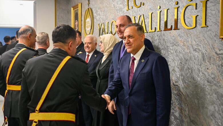  Yalova’da Cumhuriyet’in 103’üncü Yıl Dönümü İçin Tebrikat Töreni Düzenlendi