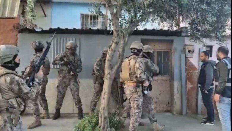  İzmir’de FETÖ’ye Yönelik Çifte Operasyon: 16 Gözaltı