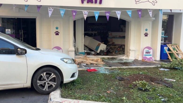 Kadıköy’de Kontrolden Çıkan Otomobil Markete Daldı: 2 Yaralı